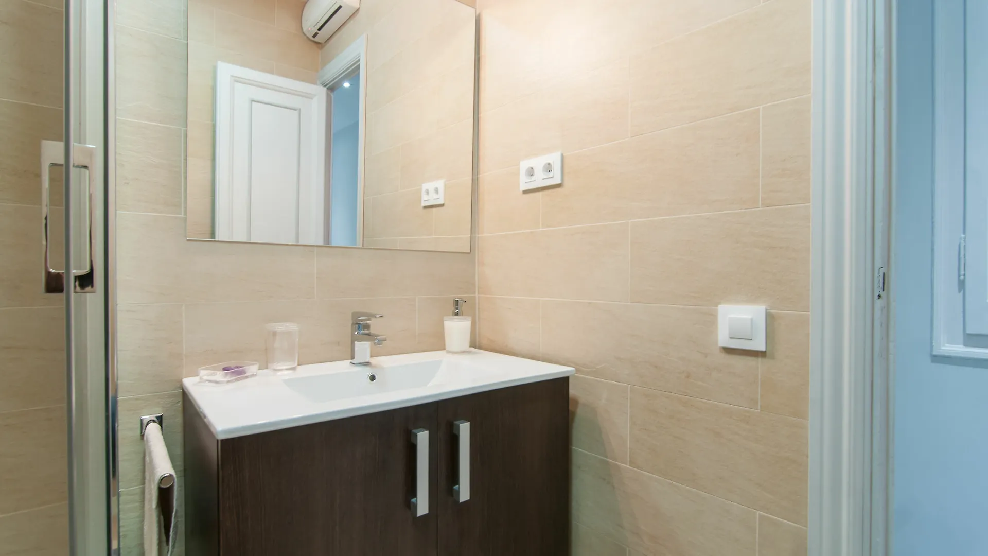 Go Bcn Apartments Rossello Barcelona Spanien
