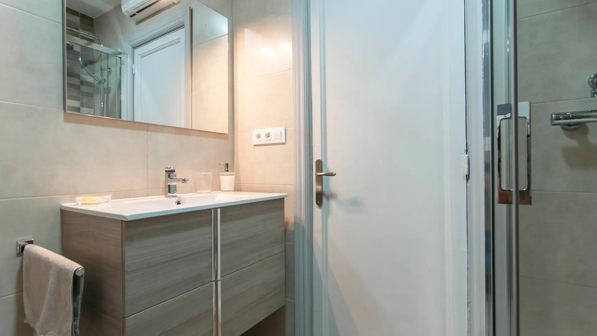 Go Bcn Apartments Rossello Barcelona 0*,  Spanien